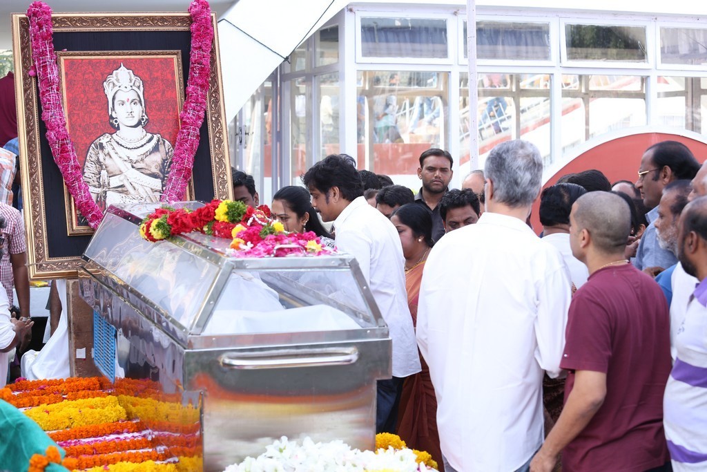 Akkineni Nageswara Rao Condolences Photos - 14 / 450 photos