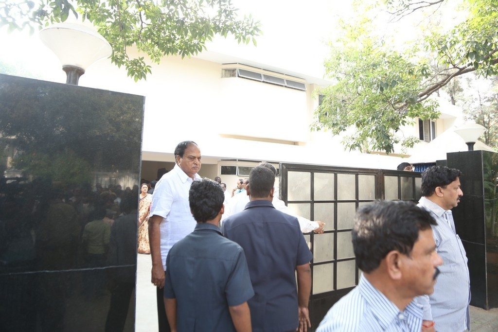 Akkineni Nageswara Rao Condolences Photos - 25 / 450 photos