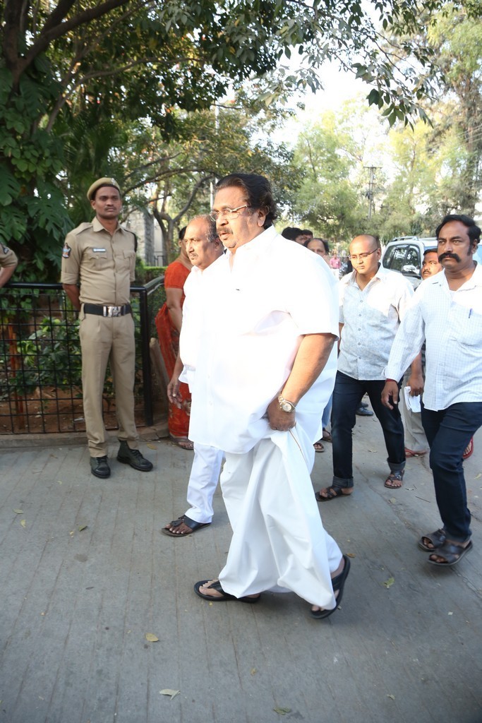 Akkineni Nageswara Rao Condolences Photos - 72 / 450 photos