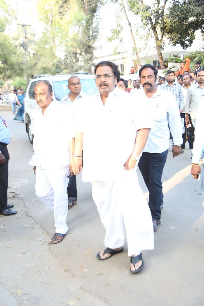 Akkineni Nageswara Rao Condolences Photos - 99 / 450 photos