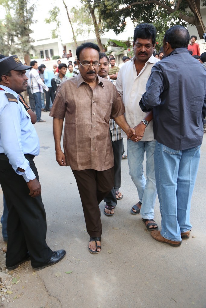 Akkineni Nageswara Rao Condolences Photos - 126 / 450 photos