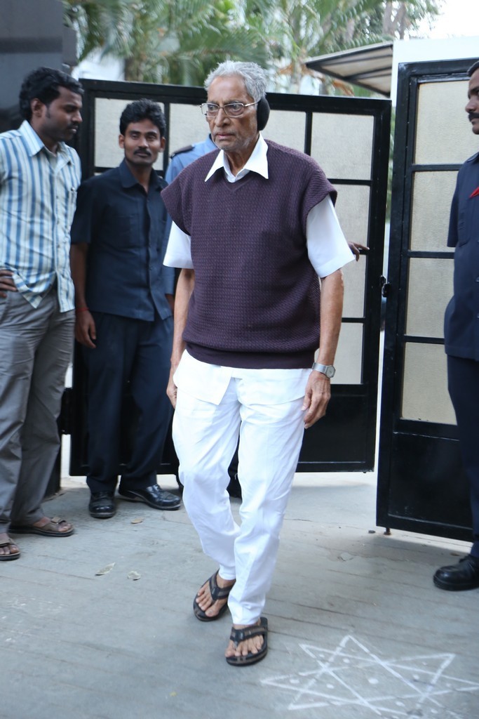 Akkineni Nageswara Rao Condolences Photos - 129 / 450 photos