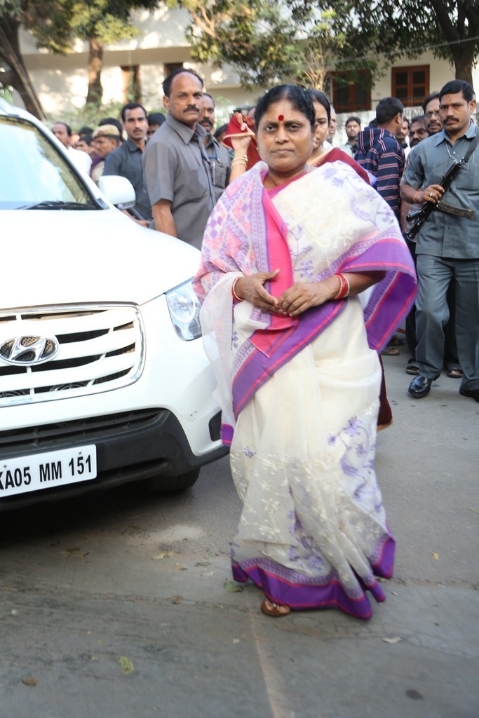 Akkineni Nageswara Rao Condolences Photos - 130 / 450 photos