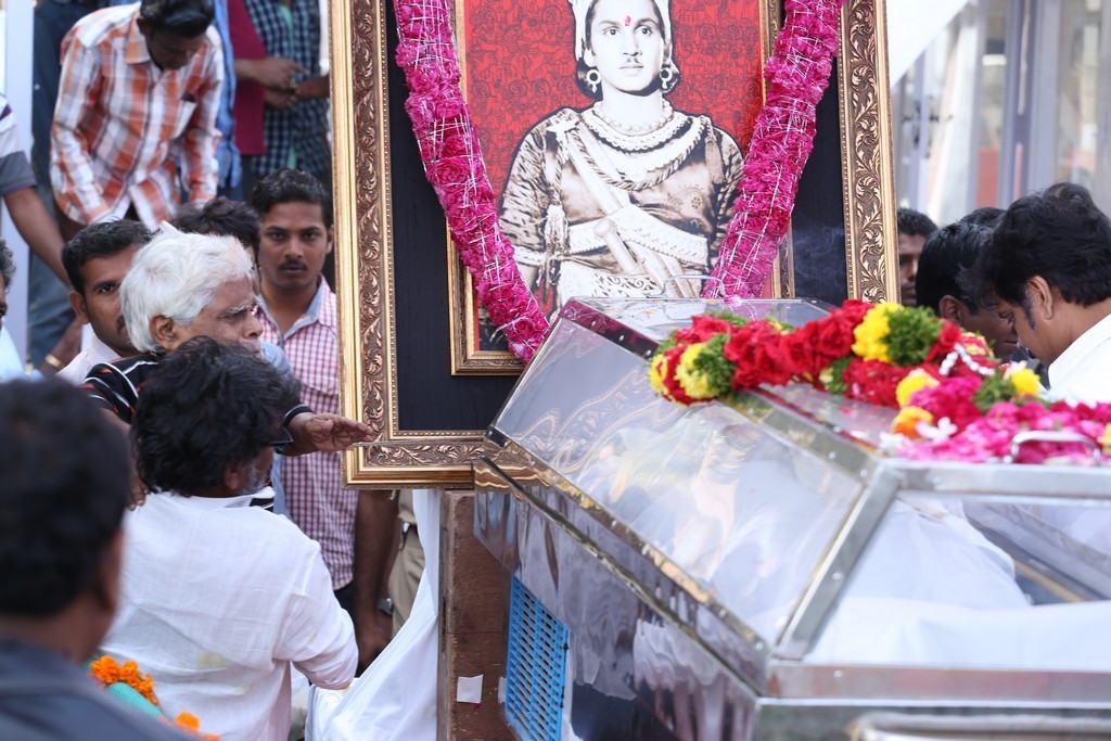 Akkineni Nageswara Rao Condolences Photos - 132 / 450 photos