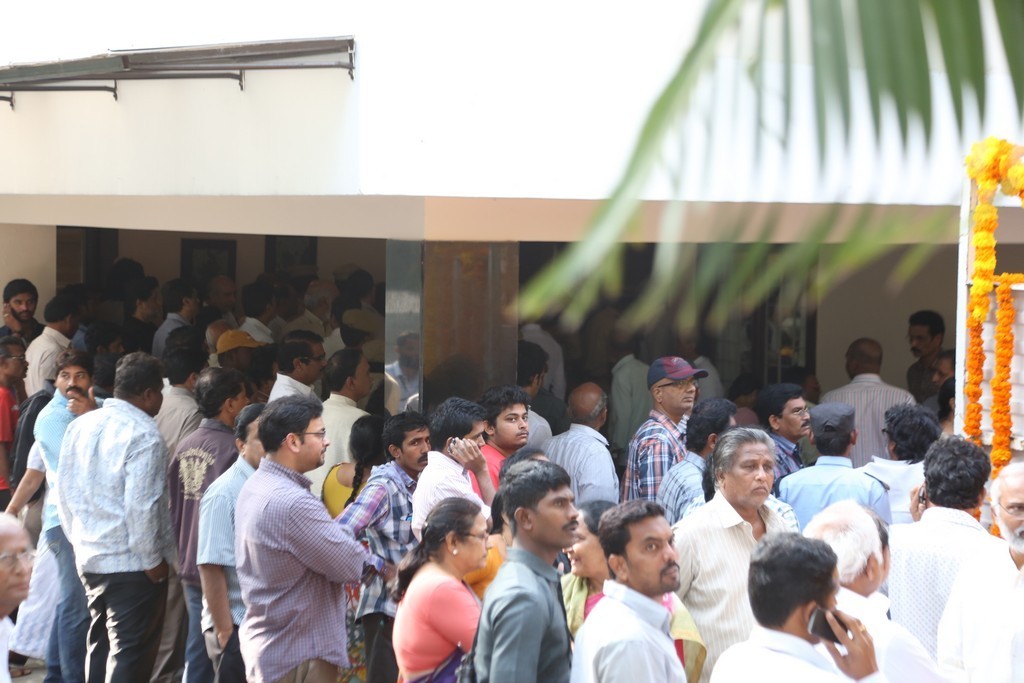 Akkineni Nageswara Rao Condolences Photos - 143 / 450 photos