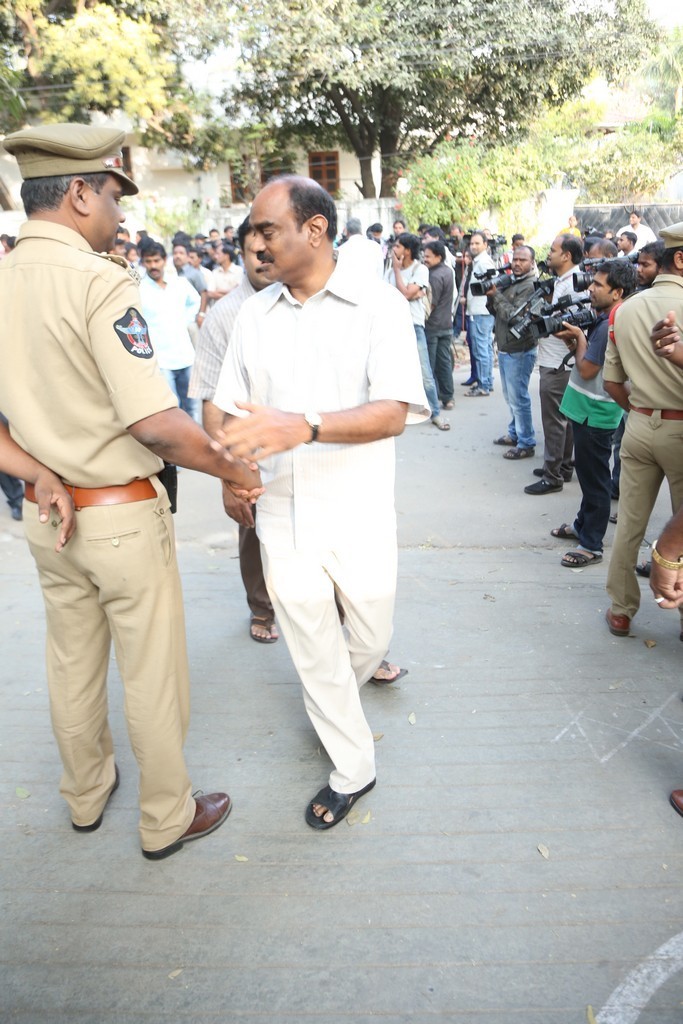 Akkineni Nageswara Rao Condolences Photos - 145 / 450 photos
