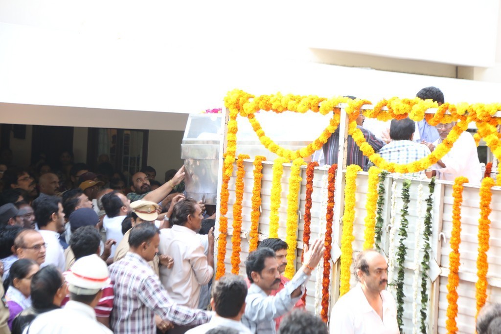 Akkineni Nageswara Rao Condolences Photos - 149 / 450 photos