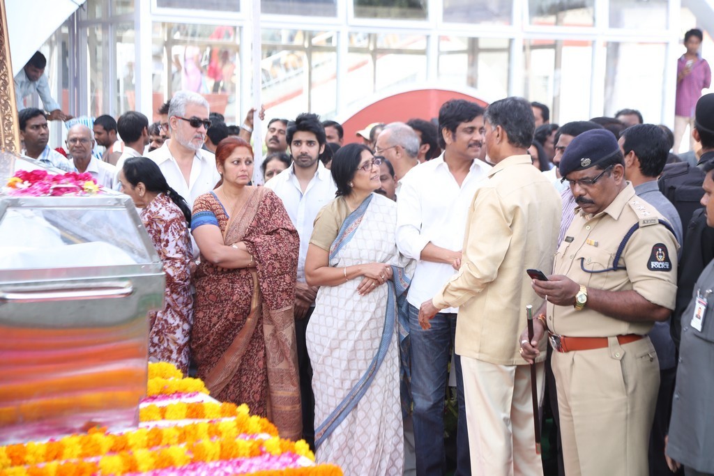 Akkineni Nageswara Rao Condolences Photos - 151 / 450 photos