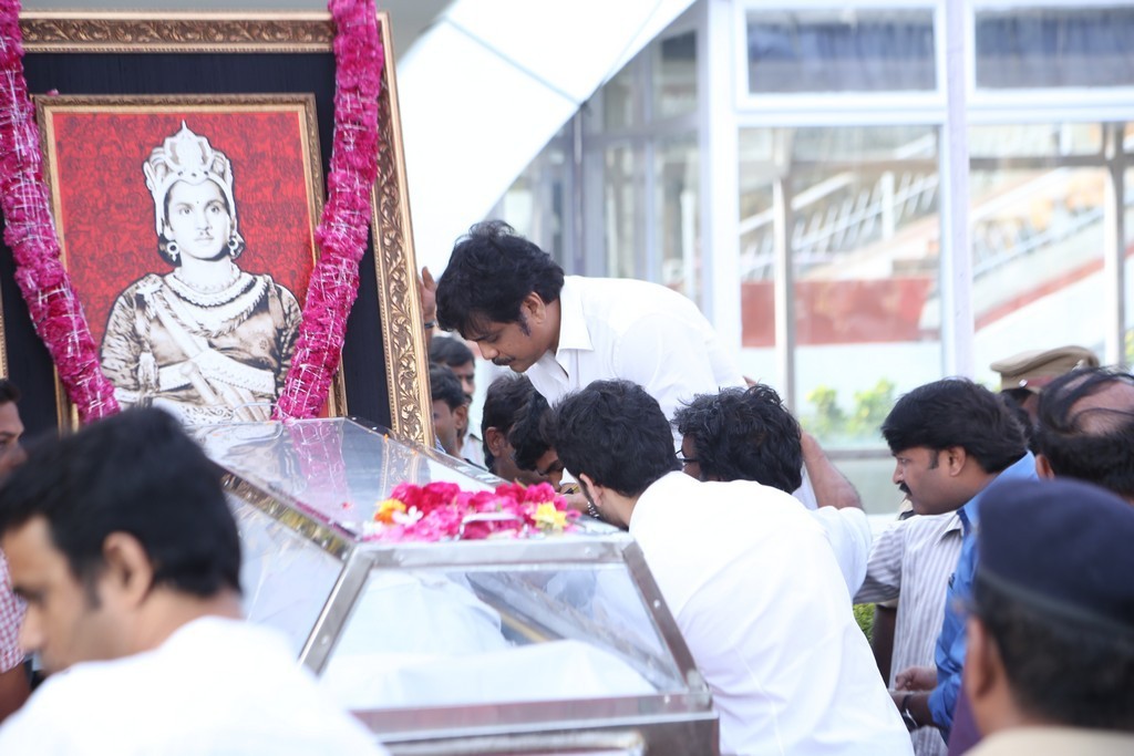 Akkineni Nageswara Rao Condolences Photos - 155 / 450 photos