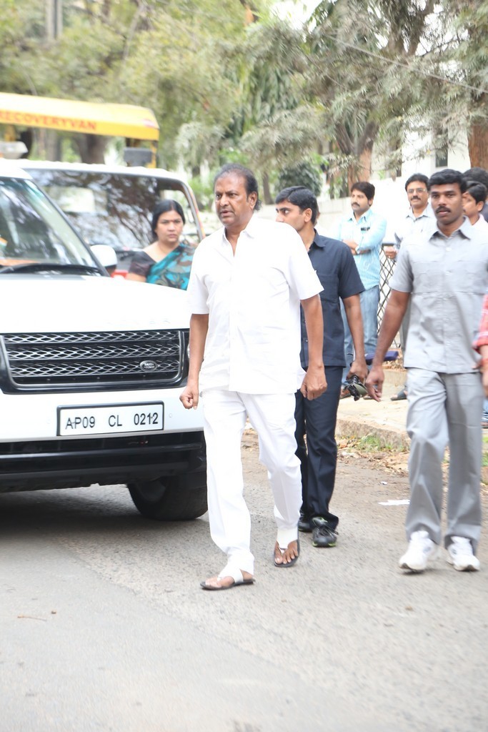 Akkineni Nageswara Rao Condolences Photos - 167 / 450 photos