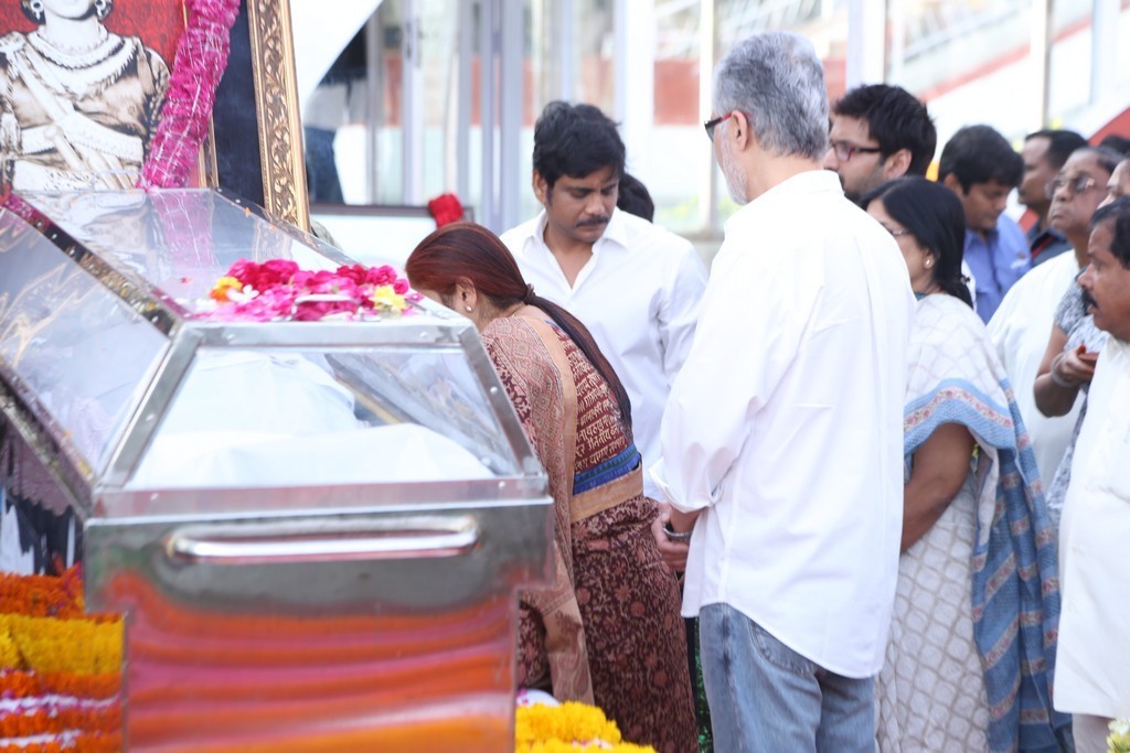 Akkineni Nageswara Rao Condolences Photos - 202 / 450 photos