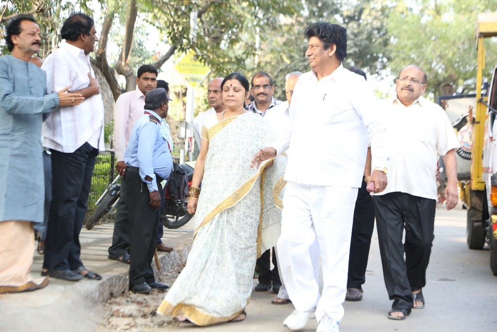 Akkineni Nageswara Rao Condolences Photos - 204 / 450 photos
