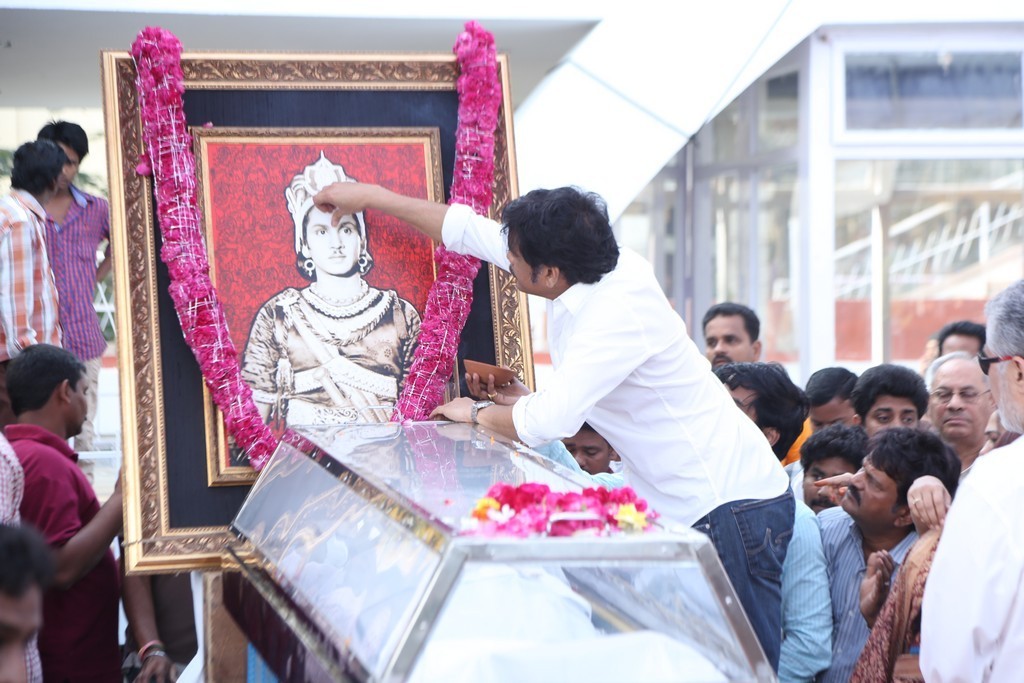 Akkineni Nageswara Rao Condolences Photos - 210 / 450 photos