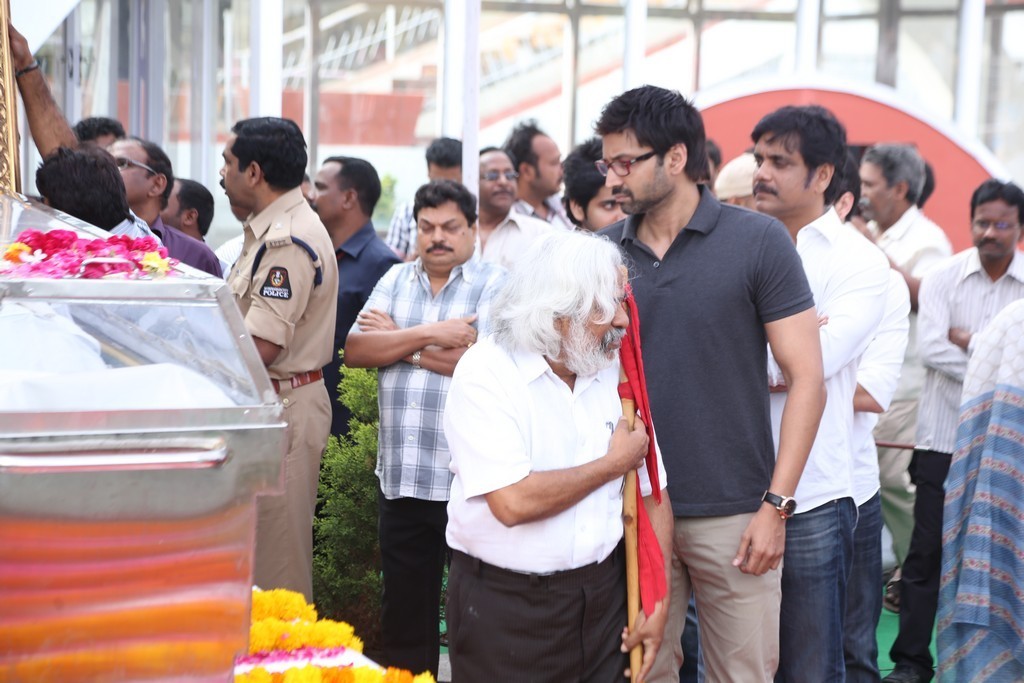 Akkineni Nageswara Rao Condolences Photos - 234 / 450 photos