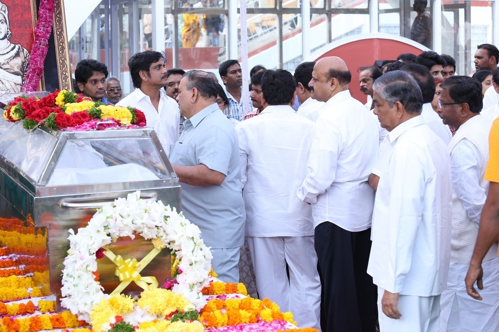 Akkineni Nageswara Rao Condolences Photos - 240 / 450 photos