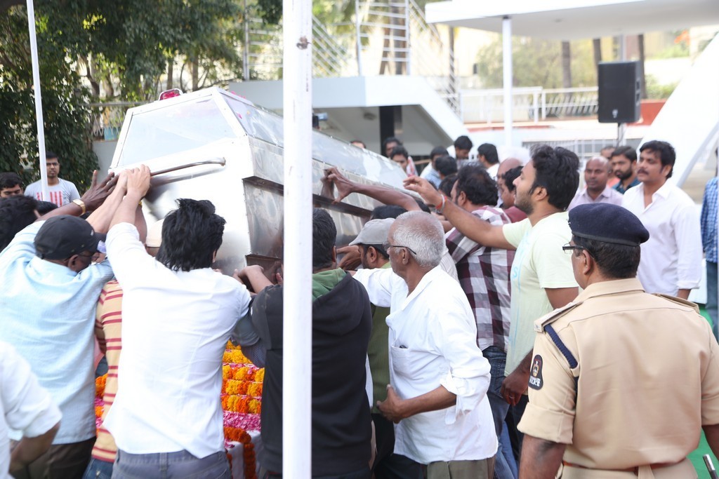 Akkineni Nageswara Rao Condolences Photos - 245 / 450 photos