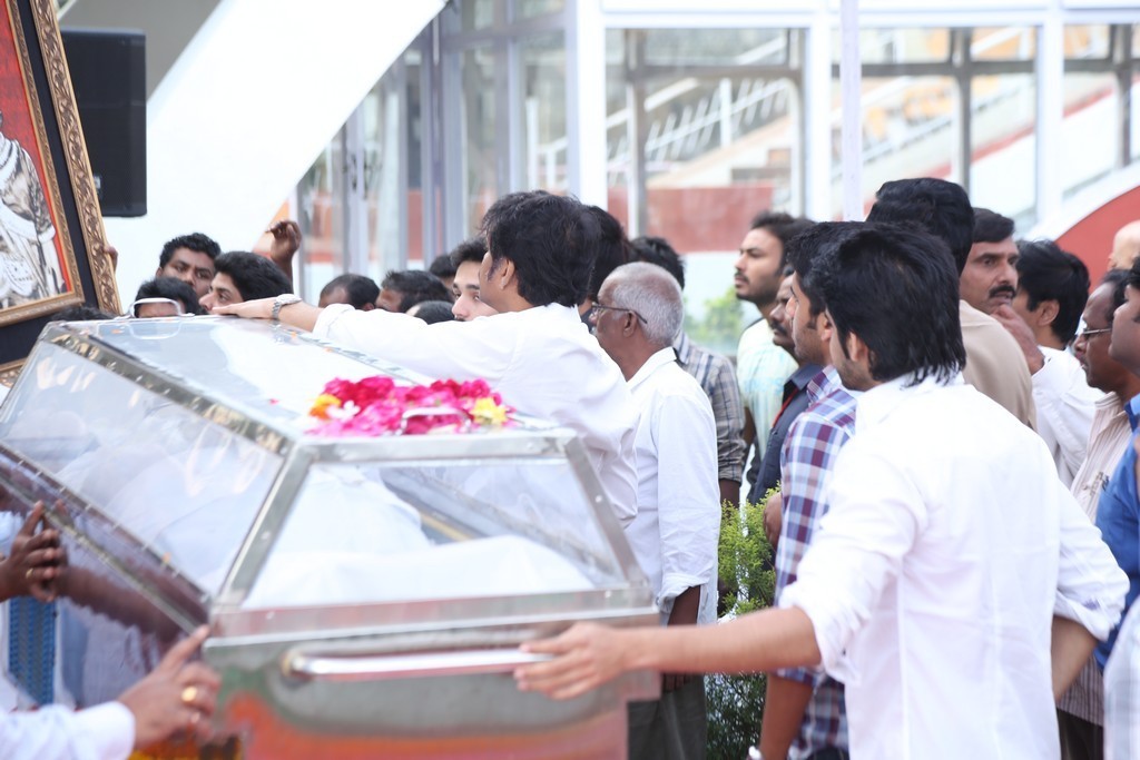 Akkineni Nageswara Rao Condolences Photos - 279 / 450 photos