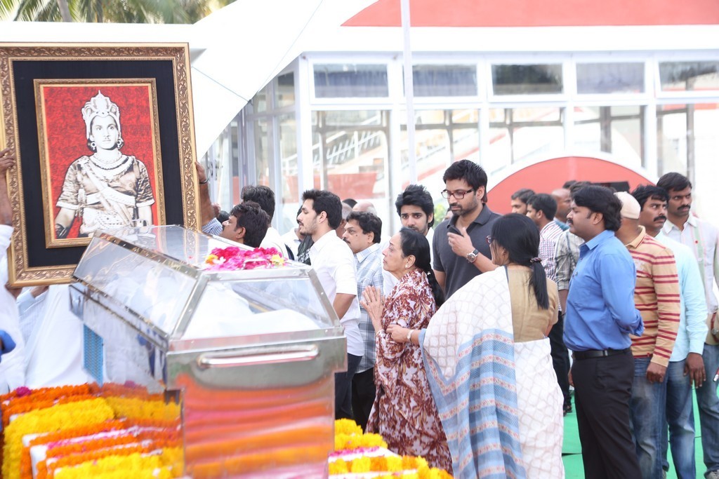 Akkineni Nageswara Rao Condolences Photos - 308 / 450 photos