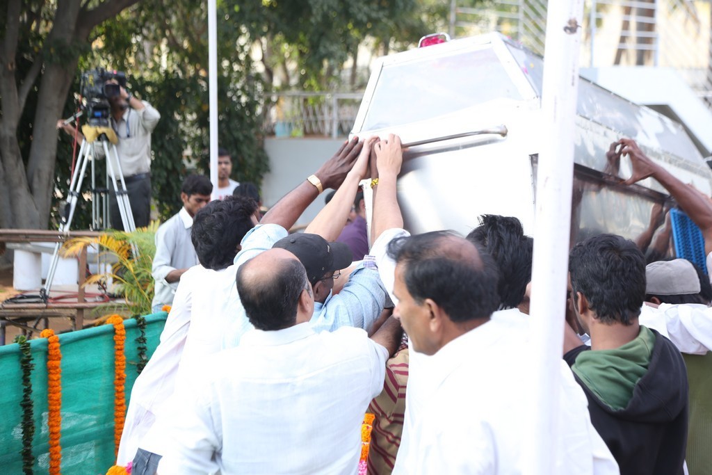 Akkineni Nageswara Rao Condolences Photos - 311 / 450 photos