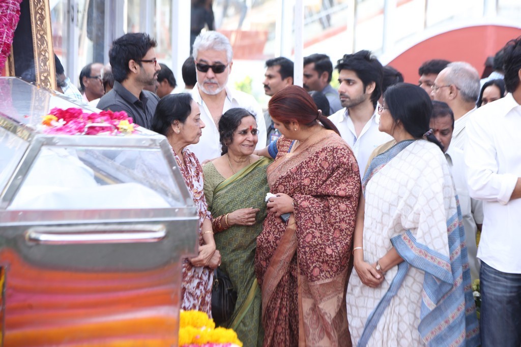 Akkineni Nageswara Rao Condolences Photos - 315 / 450 photos