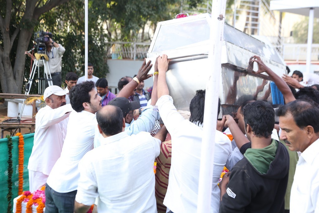 Akkineni Nageswara Rao Condolences Photos - 321 / 450 photos