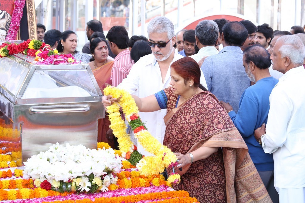 Akkineni Nageswara Rao Condolences Photos - 346 / 450 photos