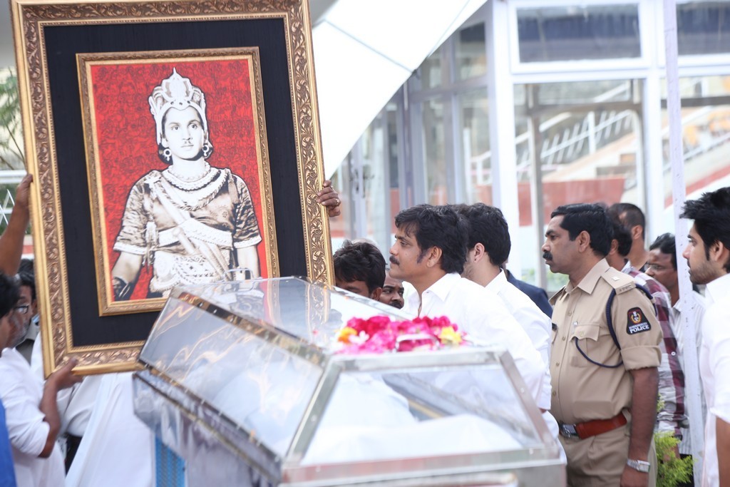 Akkineni Nageswara Rao Condolences Photos - 383 / 450 photos