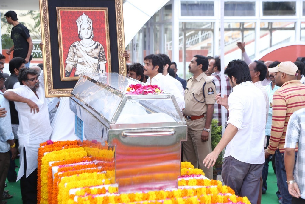 Akkineni Nageswara Rao Condolences Photos - 435 / 450 photos