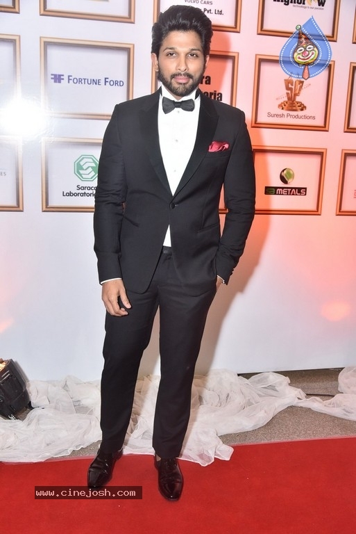 Allu Arjun And Regina Cassandra In A Charity Event - 7 / 42 photos