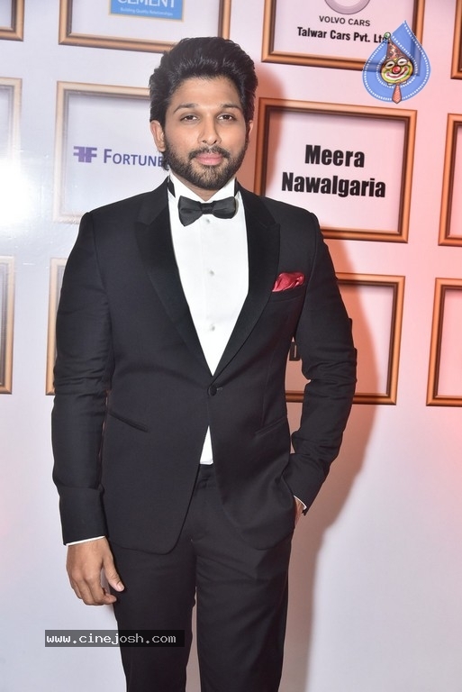 Allu Arjun And Regina Cassandra In A Charity Event - 12 / 42 photos
