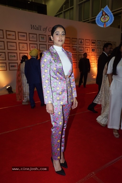 Allu Arjun And Regina Cassandra In A Charity Event - 15 / 42 photos