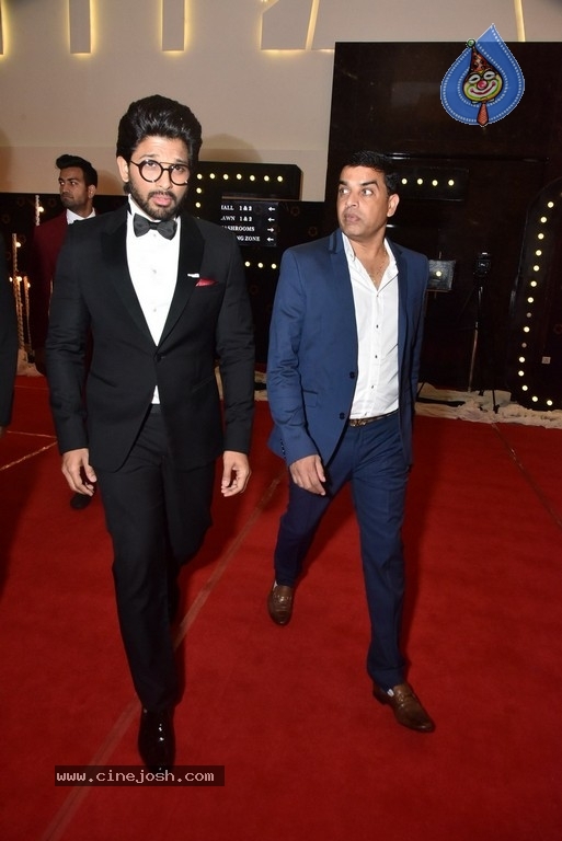 Allu Arjun And Regina Cassandra In A Charity Event - 18 / 42 photos