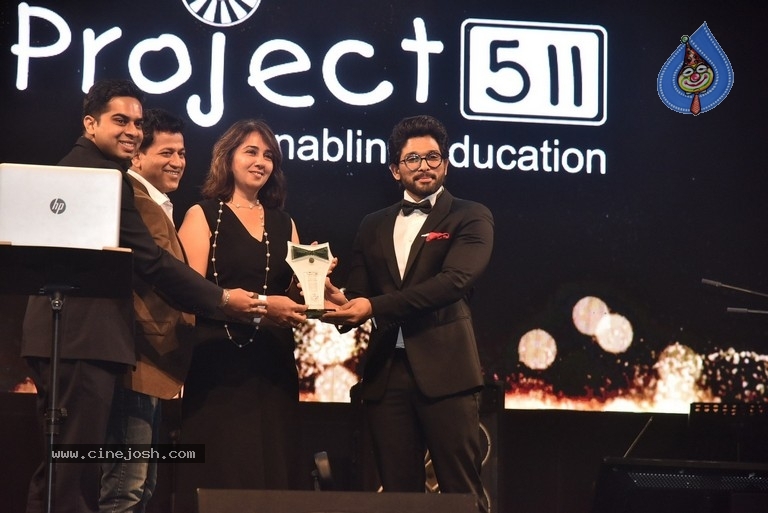 Allu Arjun And Regina Cassandra In A Charity Event - 22 / 42 photos