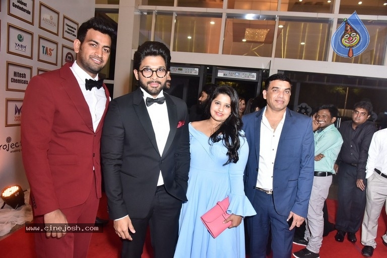 Allu Arjun And Regina Cassandra In A Charity Event - 27 / 42 photos