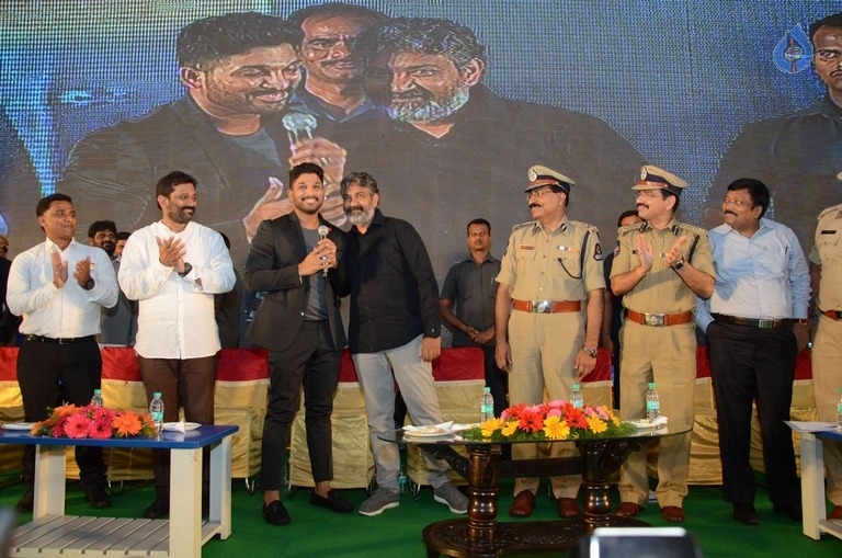 Allu Arjun and SS Rajamouli at Traffic Awareness Event - 4 / 81 photos