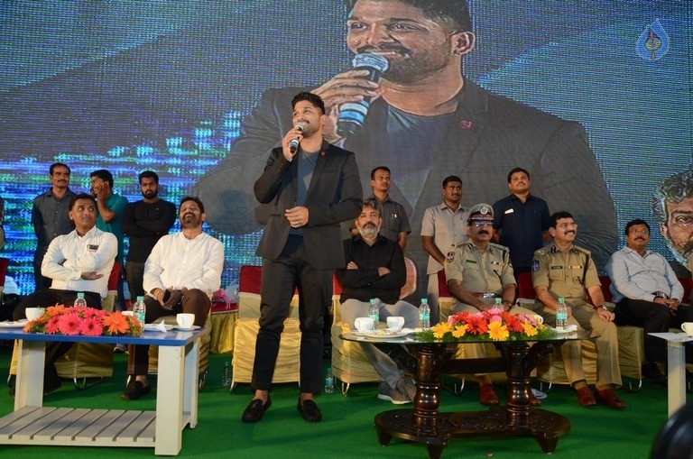 Allu Arjun and SS Rajamouli at Traffic Awareness Event - 11 / 81 photos
