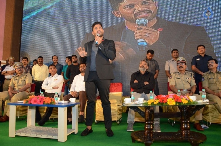 Allu Arjun and SS Rajamouli at Traffic Awareness Event - 20 / 81 photos