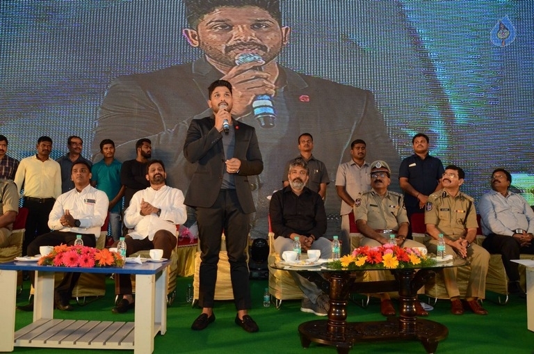 Allu Arjun and SS Rajamouli at Traffic Awareness Event - 22 / 81 photos