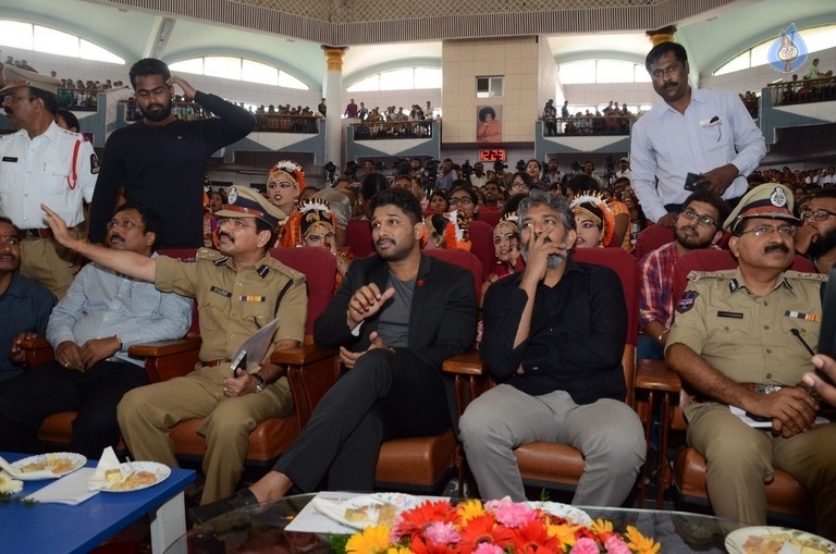 Allu Arjun and SS Rajamouli at Traffic Awareness Event - 35 / 81 photos
