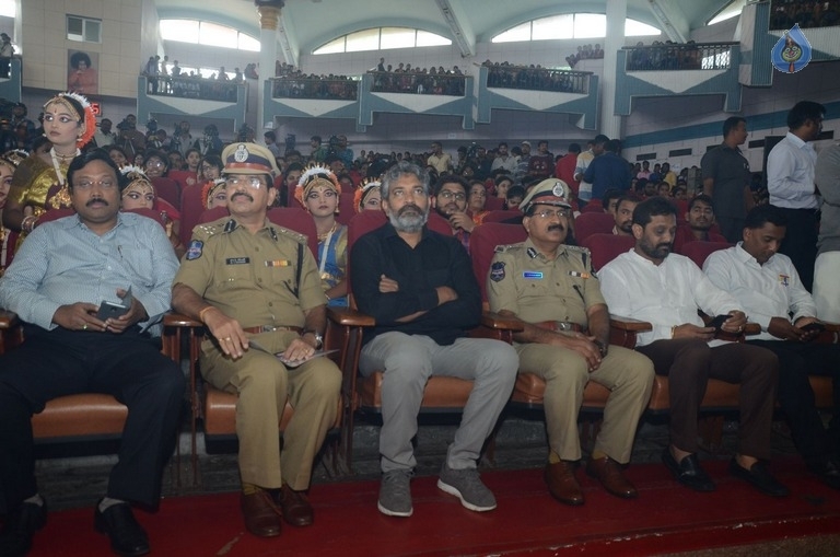 Allu Arjun and SS Rajamouli at Traffic Awareness Event - 42 / 81 photos