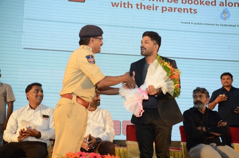Allu Arjun and SS Rajamouli at Traffic Awareness Event - 47 / 81 photos