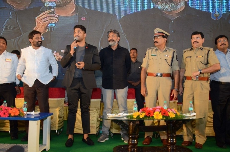 Allu Arjun and SS Rajamouli at Traffic Awareness Event - 58 / 81 photos