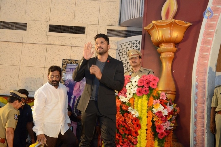Allu Arjun and SS Rajamouli at Traffic Awareness Event - 63 / 81 photos