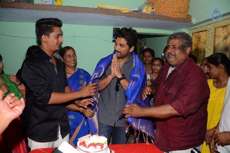 Allu Arjun at Greater Mega Fans President House - 1 / 21 photos