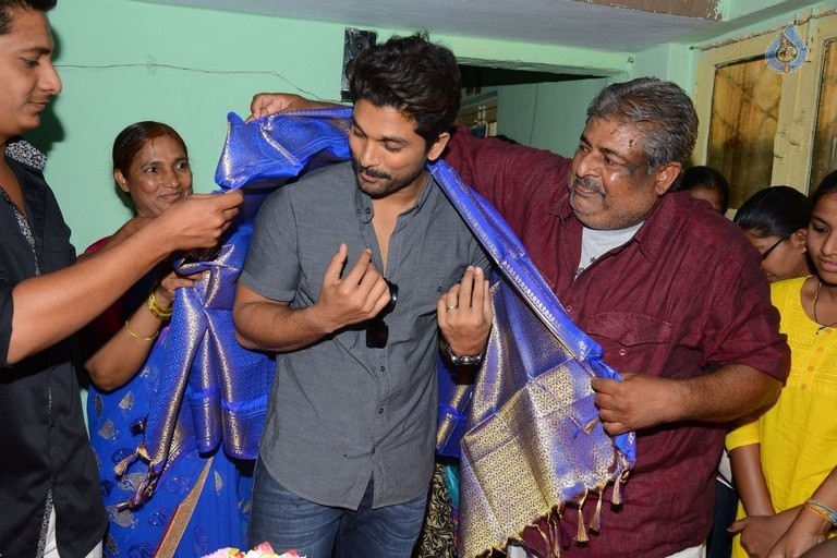 Allu Arjun at Greater Mega Fans President House - 5 / 21 photos