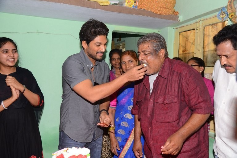 Allu Arjun at Greater Mega Fans President House - 9 / 21 photos