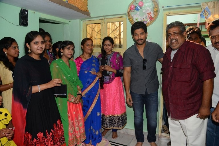 Allu Arjun at Greater Mega Fans President House - 10 / 21 photos