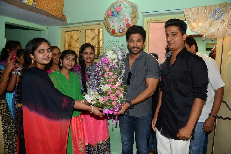 Allu Arjun at Greater Mega Fans President House - 12 / 21 photos