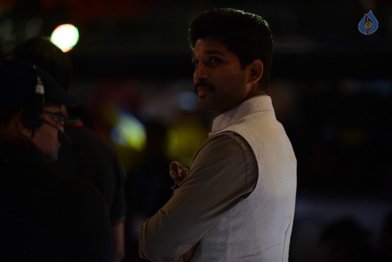 Allu Arjun at PRO Kabaddi League Match Photos - 9 / 102 photos