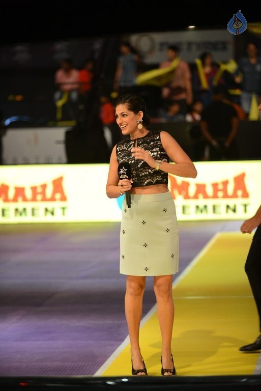 Allu Arjun at PRO Kabaddi League Match Photos - 12 / 102 photos